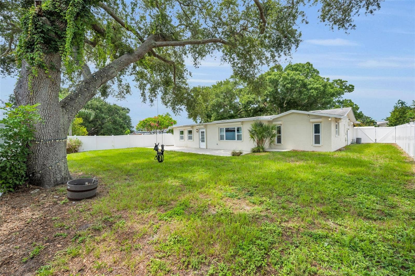13760 87TH PLACE, Seminole, FL 33776 Fenced yard