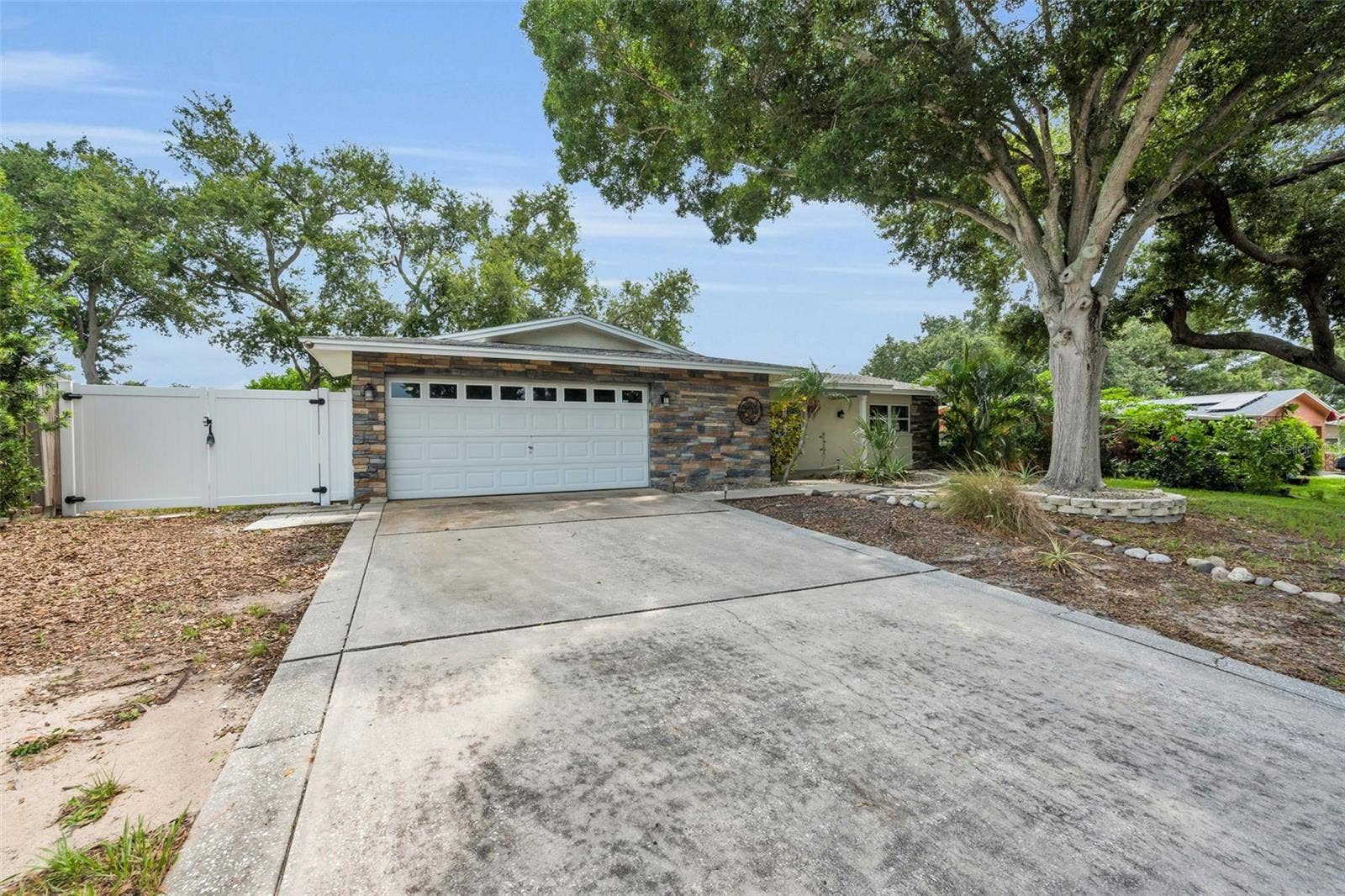 13760 87TH PLACE, Seminole, FL 33776 13760 87TH PLACE, Seminole, FL 33776