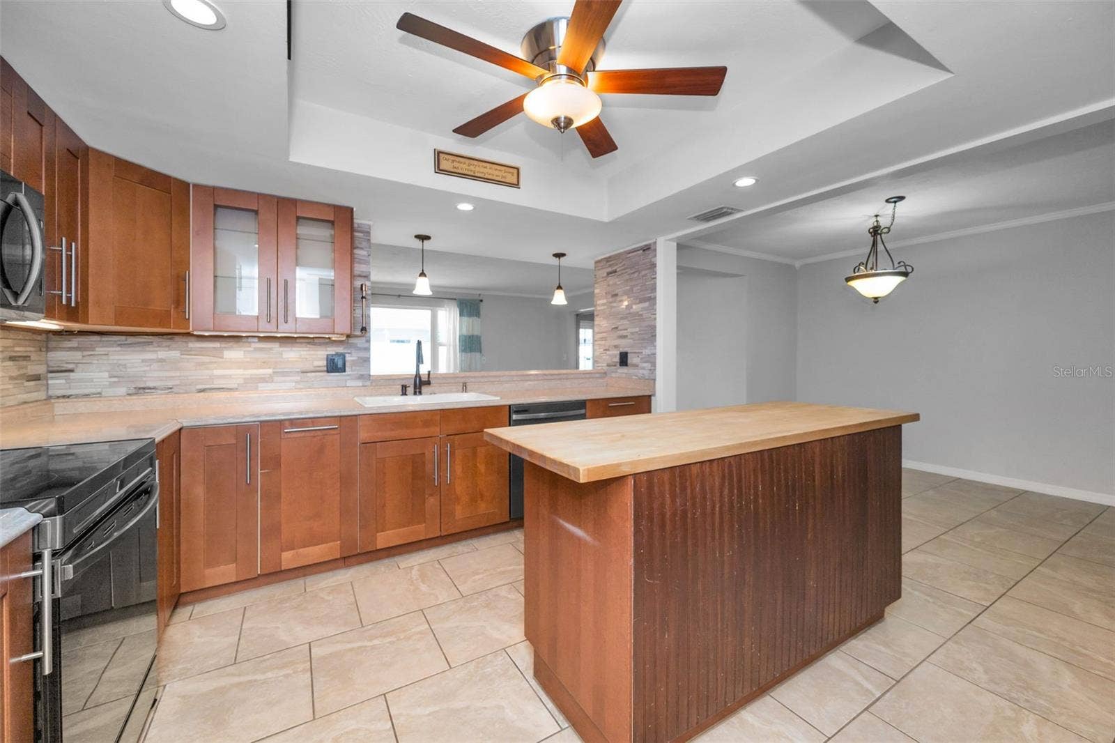 13760 87TH PLACE, Seminole, FL 33776 13760 87TH PLACE, Seminole, FL 33776