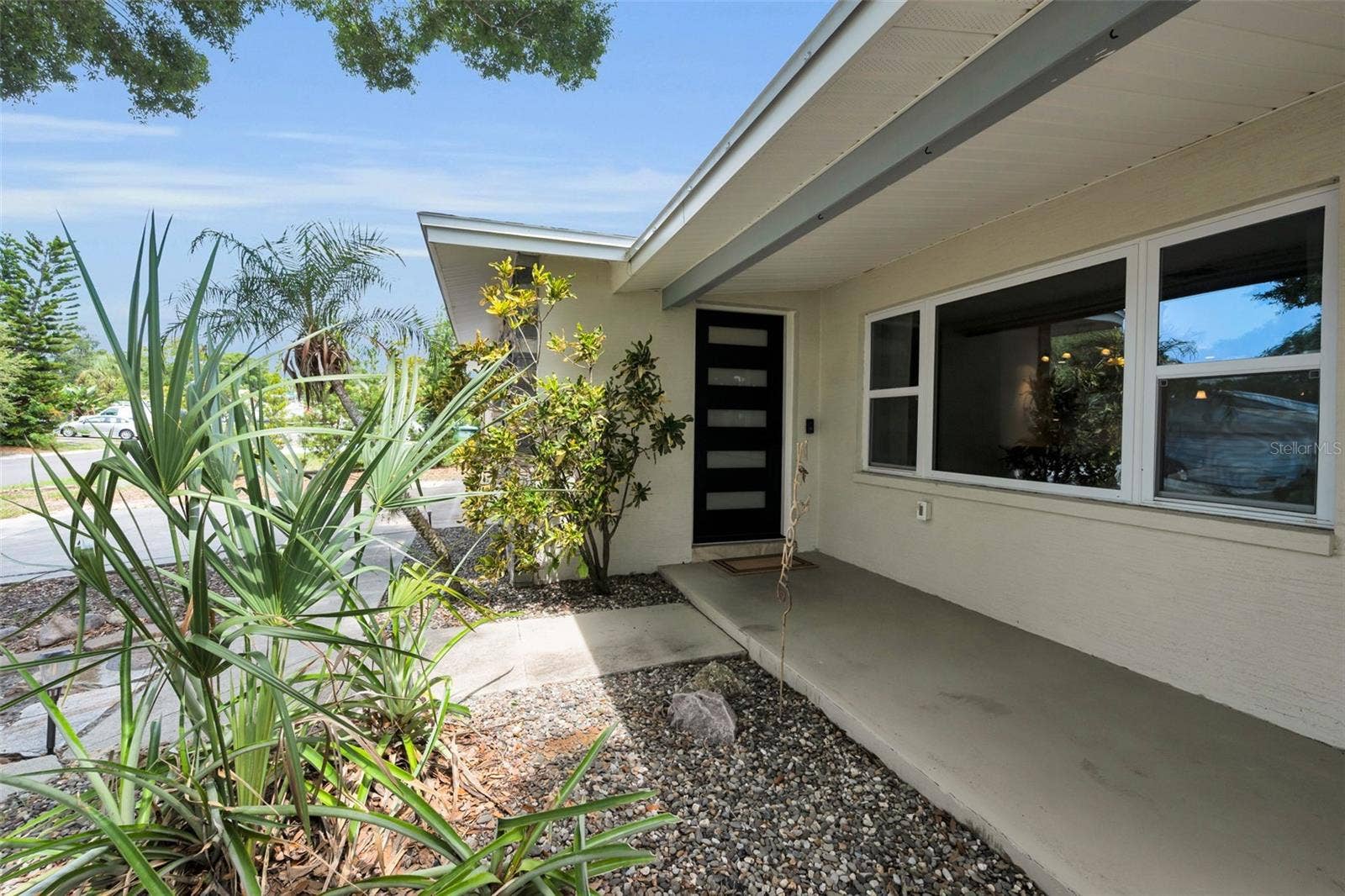 13760 87TH PLACE, Seminole, FL 33776 Front porch