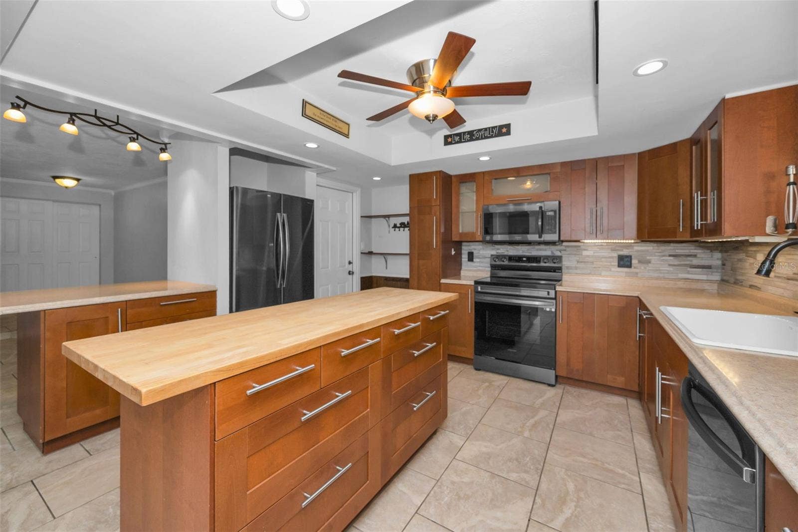 13760 87TH PLACE, Seminole, FL 33776 13760 87TH PLACE, Seminole, FL 33776