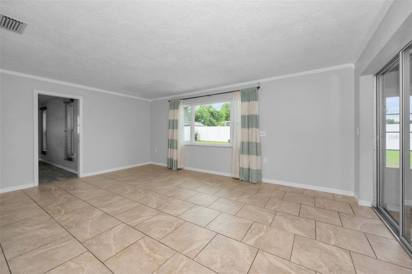 13760 87TH PLACE, Seminole, FL 33776 Family Room off the Kitchen