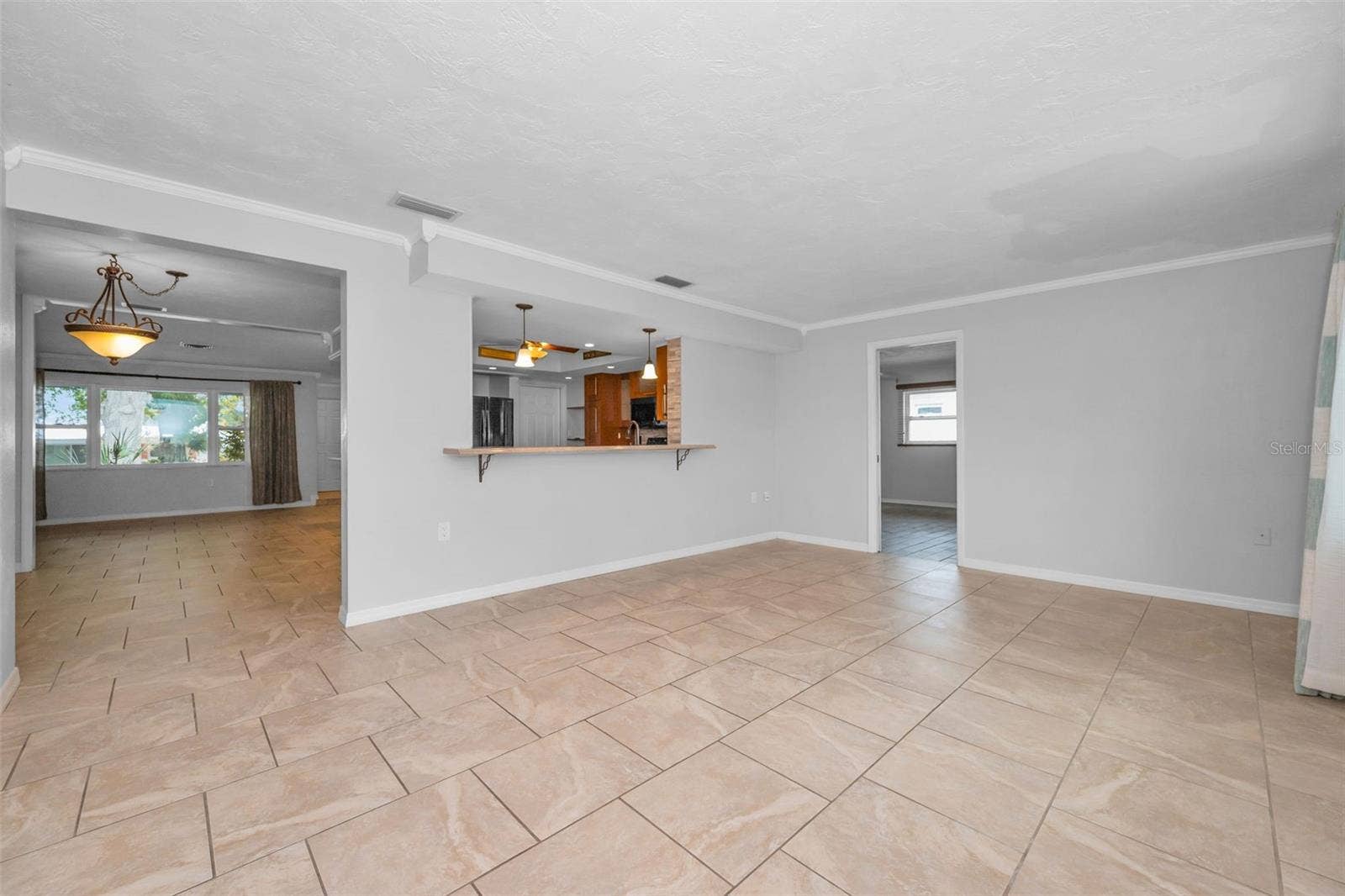 13760 87TH PLACE, Seminole, FL 33776 Family Room looking into the Kitchen