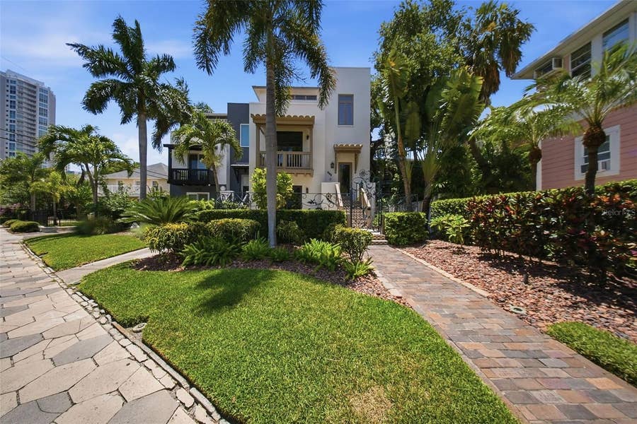 Property photo for 650 BEACH DRIVE NE, St Petersburg, FL
