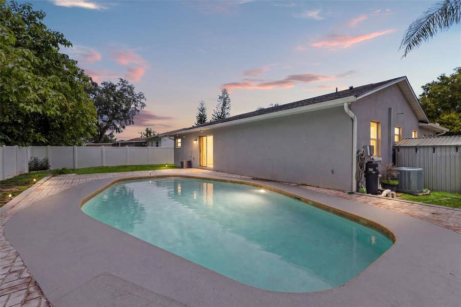Property photo for 560 ROBIN HILL CIRCLE, Brandon, FL
