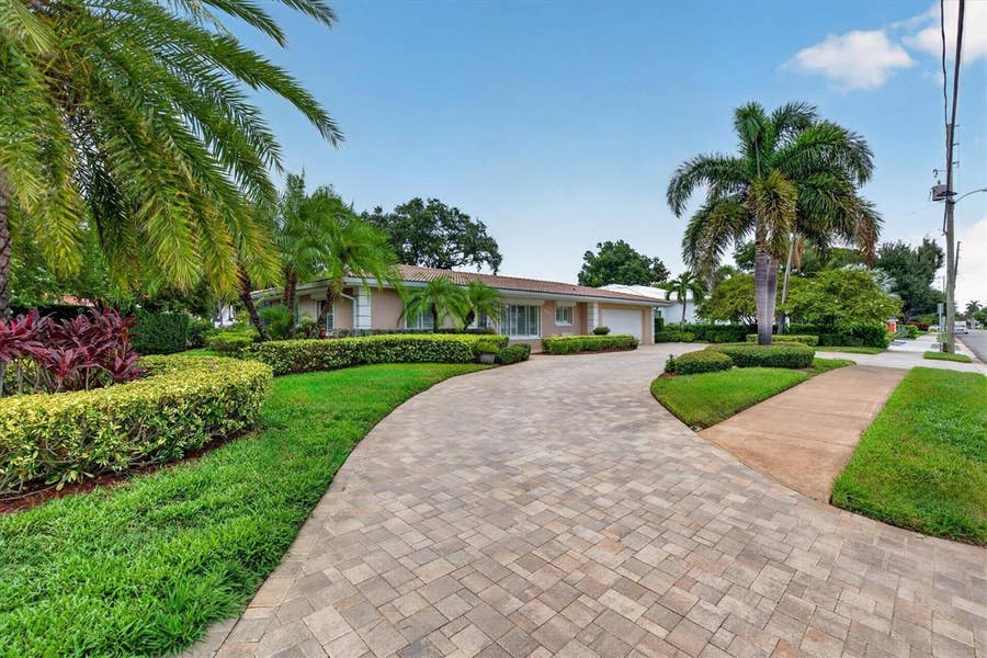 Property photo for 802 OSCEOLA ROAD, Belleair, FL