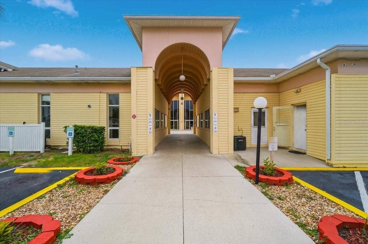 2237 CLUB CIRCLE, Lake Wales, FL 33854 2237 CLUB CIRCLE, Lake Wales, FL 33854