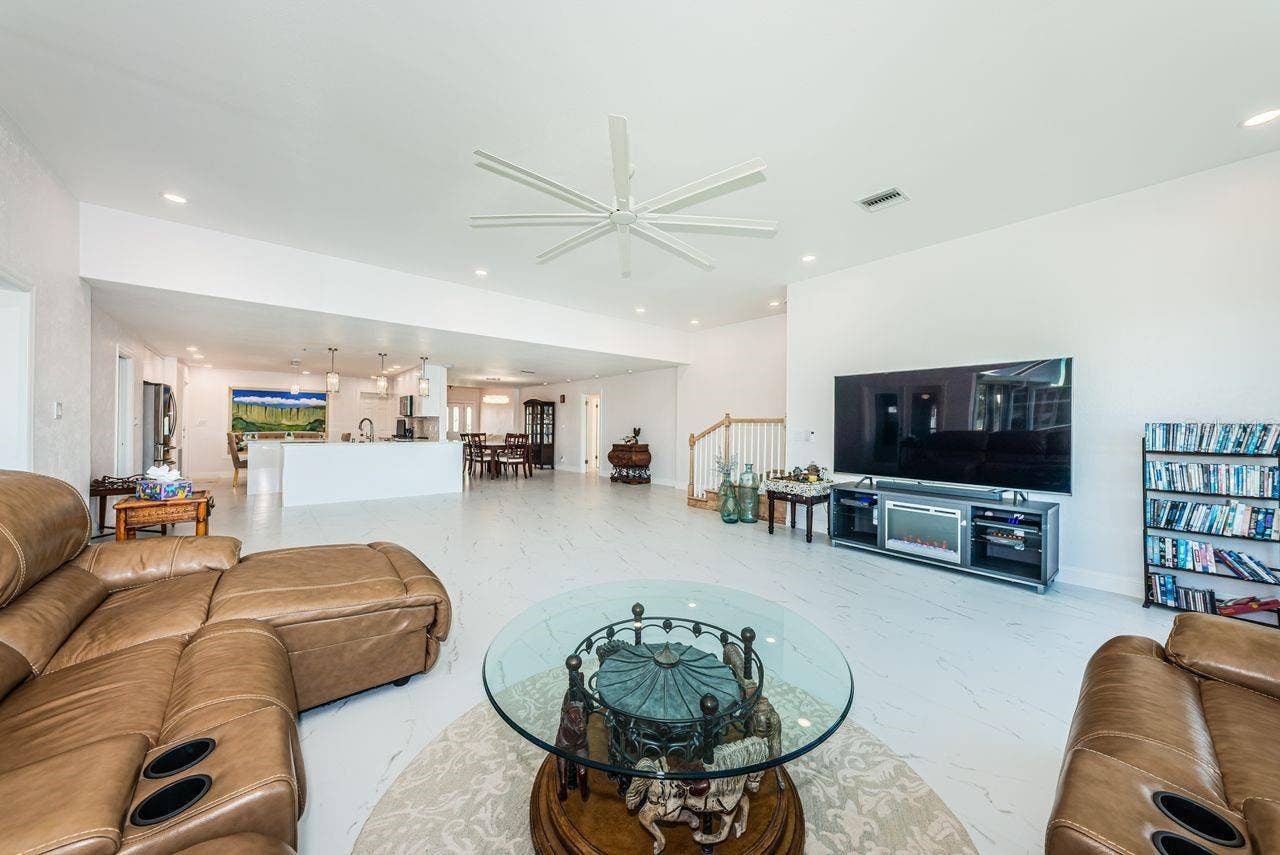 4280 13TH LANE NE, St Petersburg, FL 33703 Plenty of space for a seating area and tv area