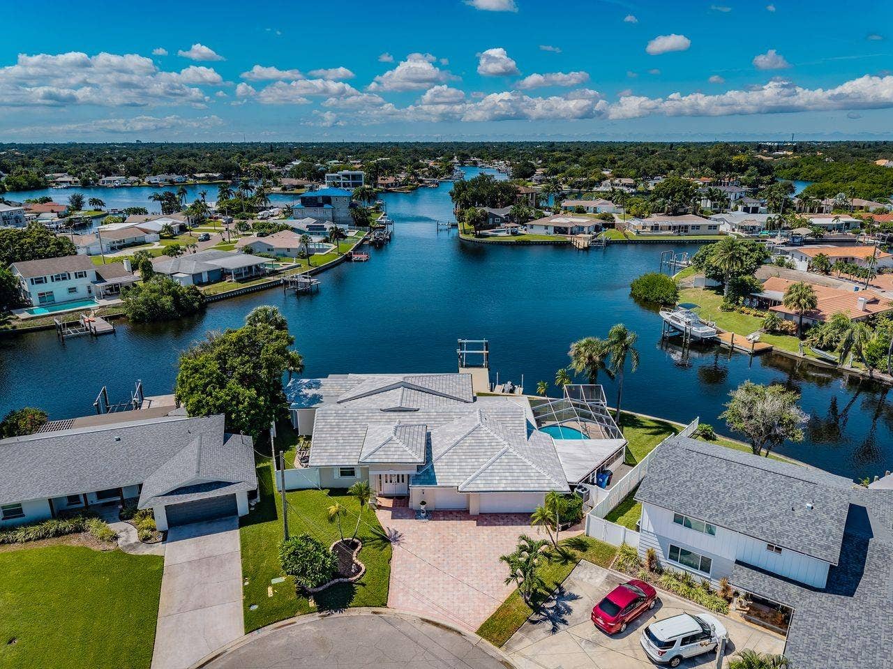 4280 13TH LANE NE, St Petersburg, FL 33703 Quiet cul de sac location