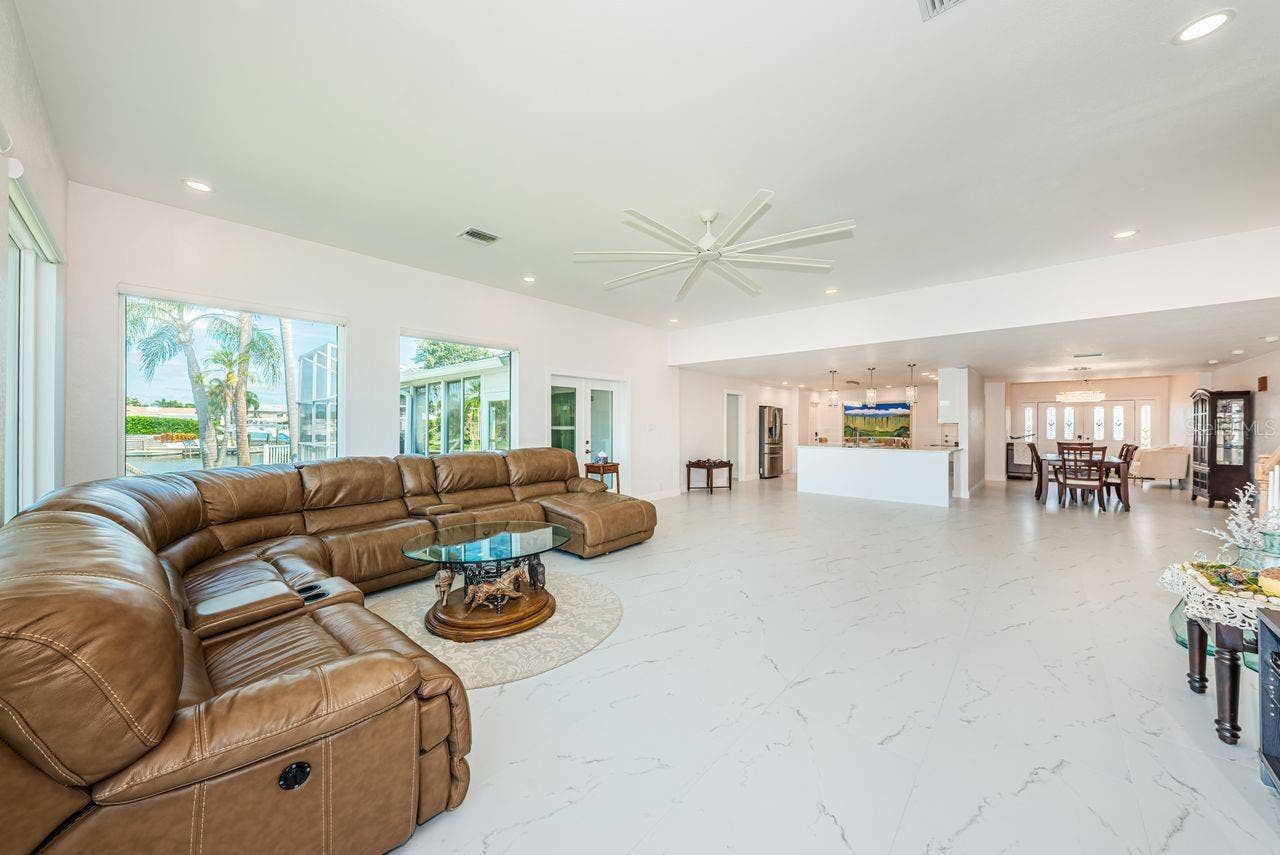 4280 13TH LANE NE, St Petersburg, FL 33703 TV area attached to open kitchen