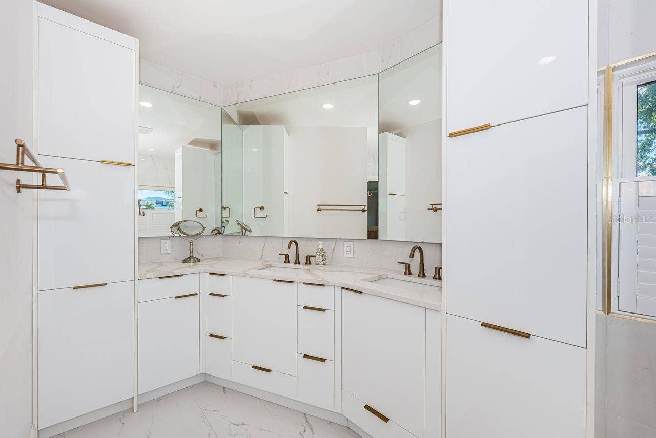 4280 13TH LANE NE, St Petersburg, FL 33703 Primary bathroom with specialty lighting