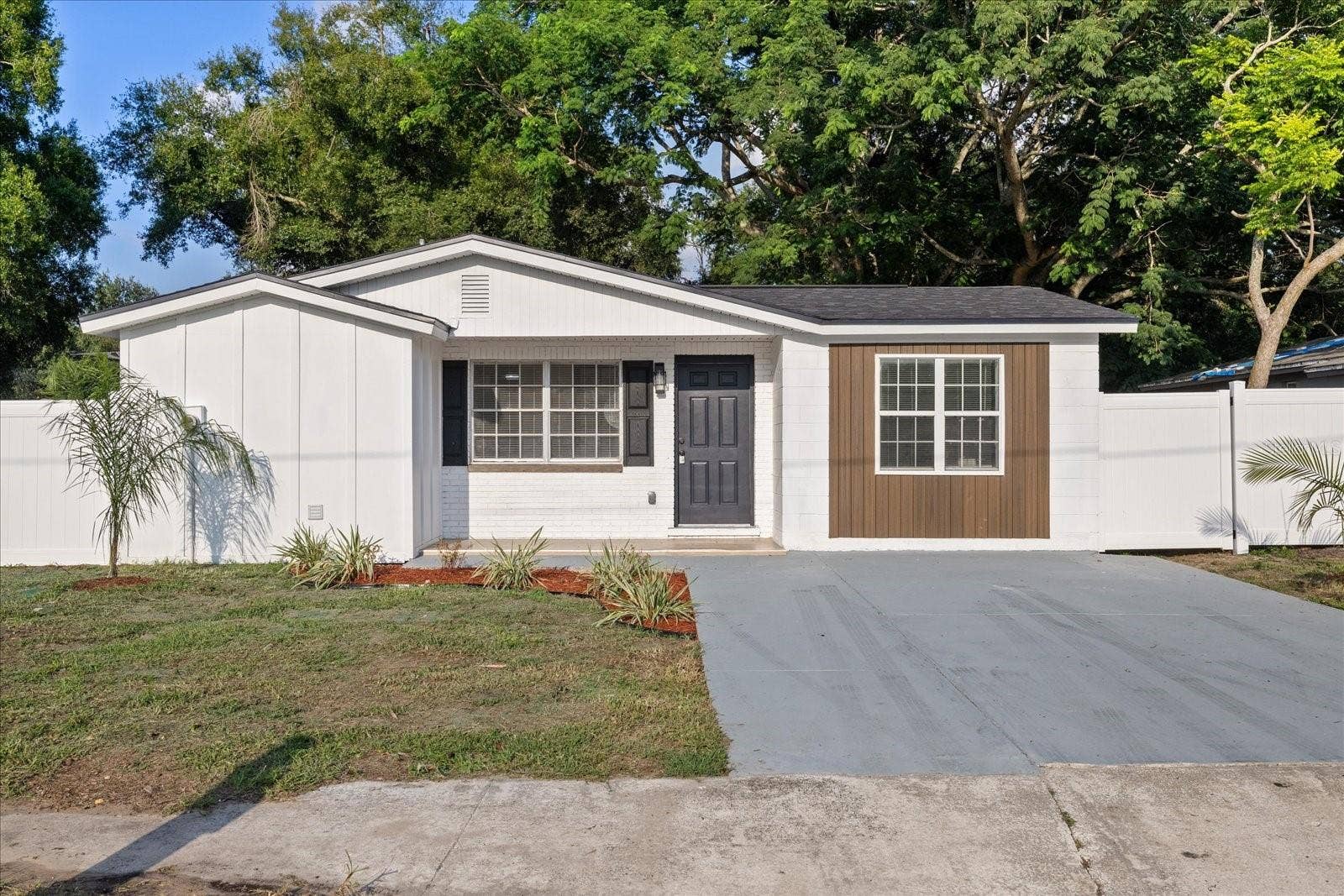 8711 N RIVER FOREST CIRCLE, Tampa, FL 33604