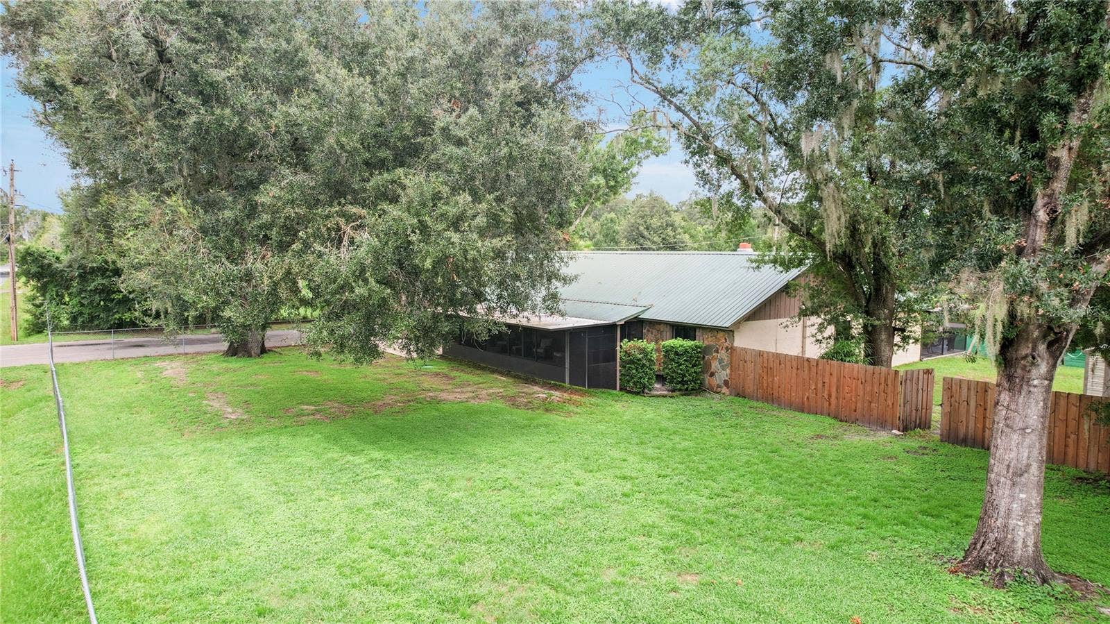 5 bedrooms - 3 bath pool home on 1 acre