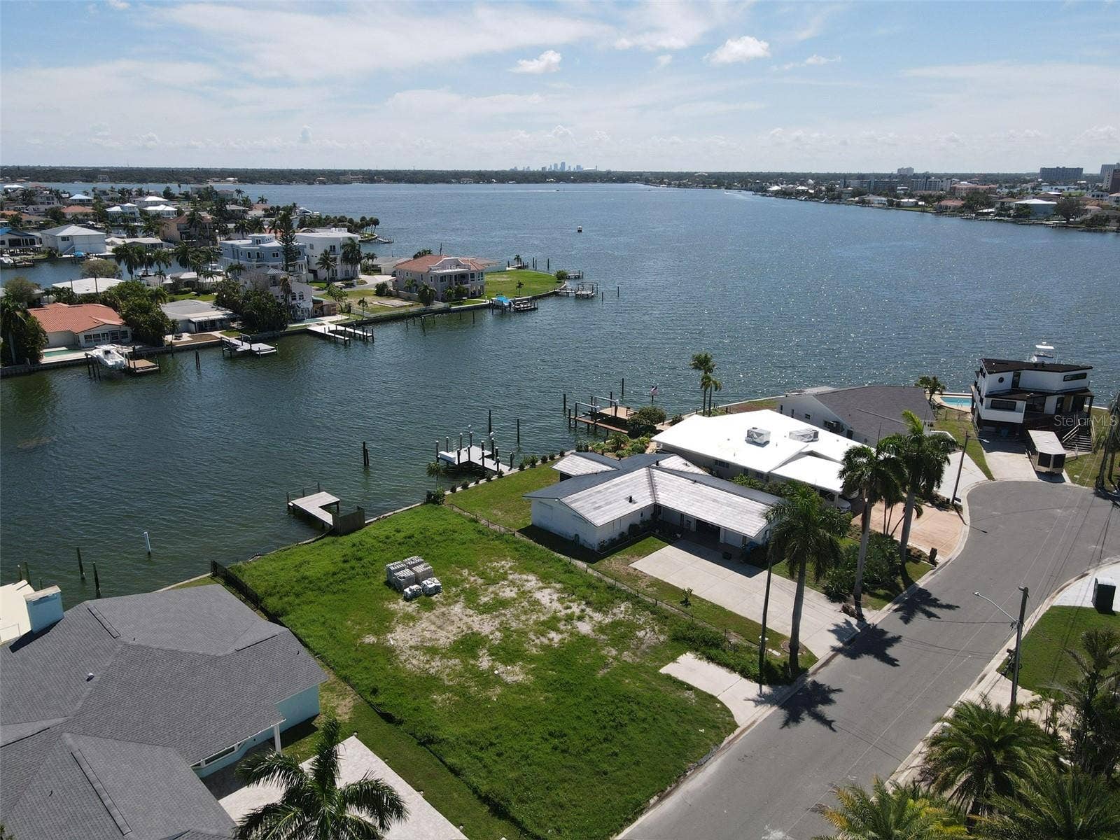 11125 4TH ST E, Treasure Island, FL 33706 11125 4TH ST E, Treasure Island, FL 33706