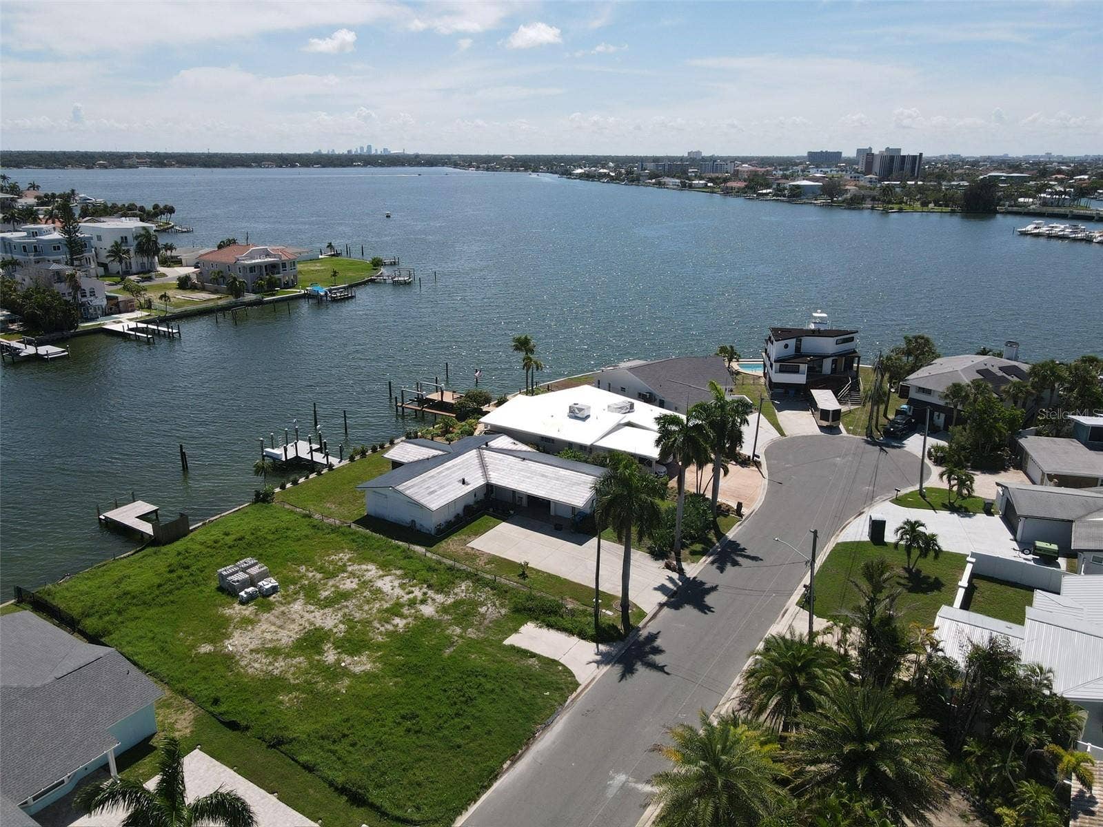 11125 4TH ST E, Treasure Island, FL 33706 11125 4TH ST E, Treasure Island, FL 33706