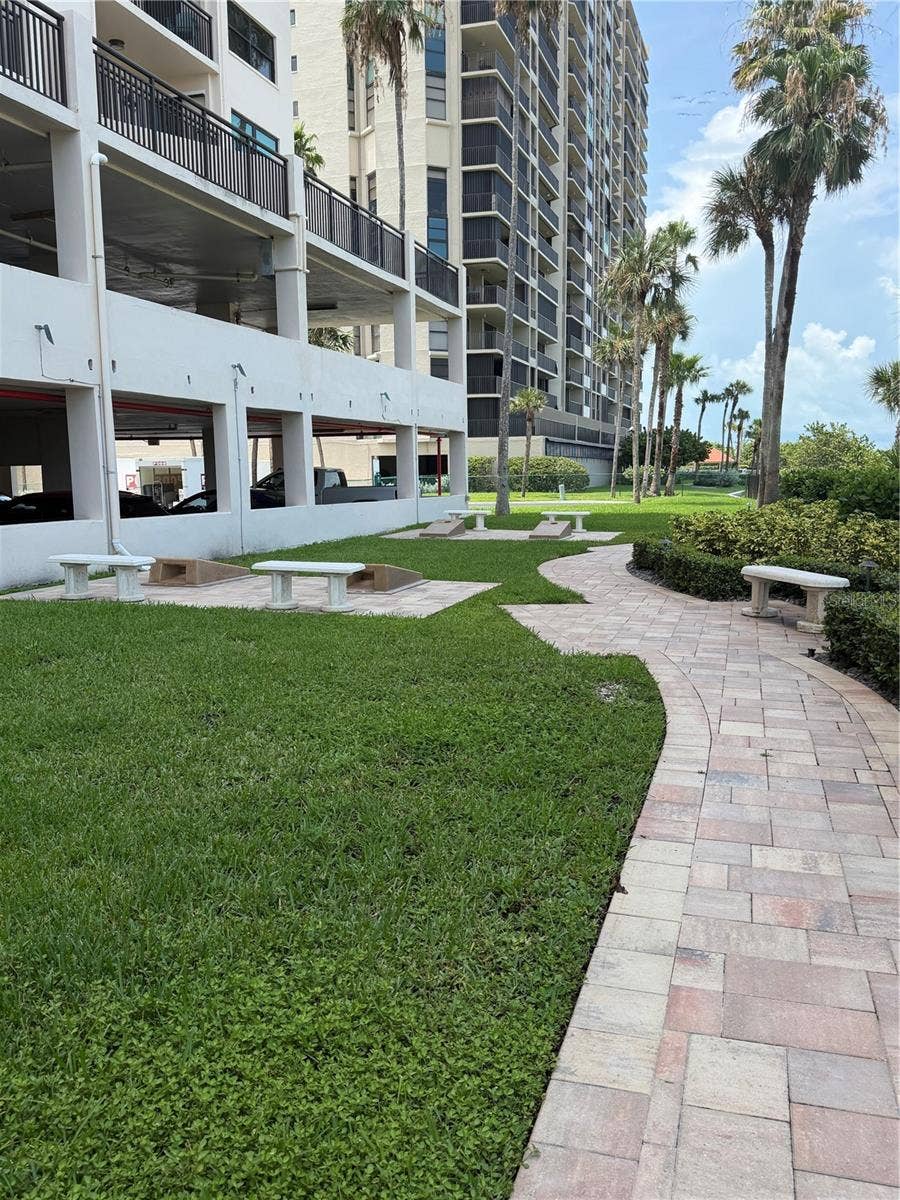 1270 GULF BOULEVARD, #707, Clearwater Beach, FL 33767 Sitting and playing area