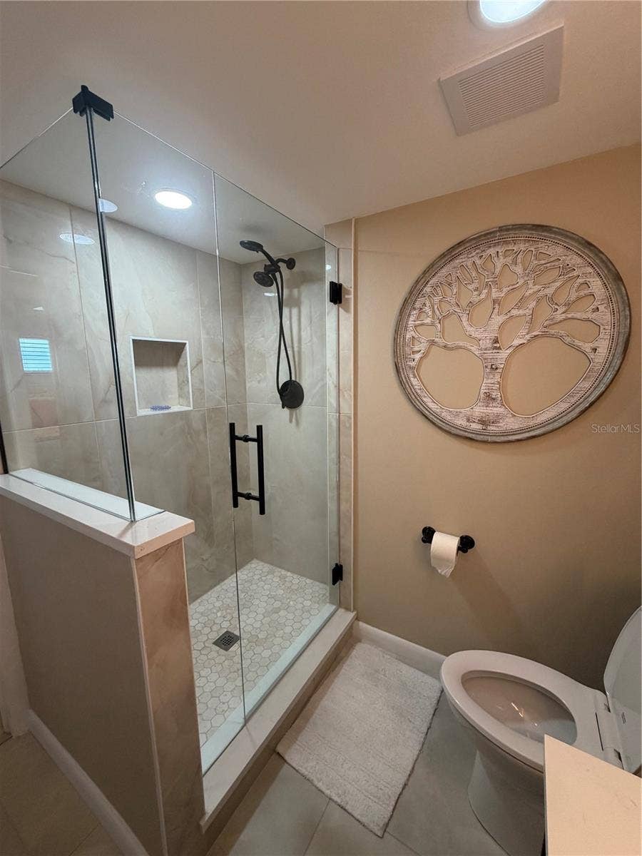1270 GULF BOULEVARD, #707, Clearwater Beach, FL 33767 Newly renovated guest bath shower