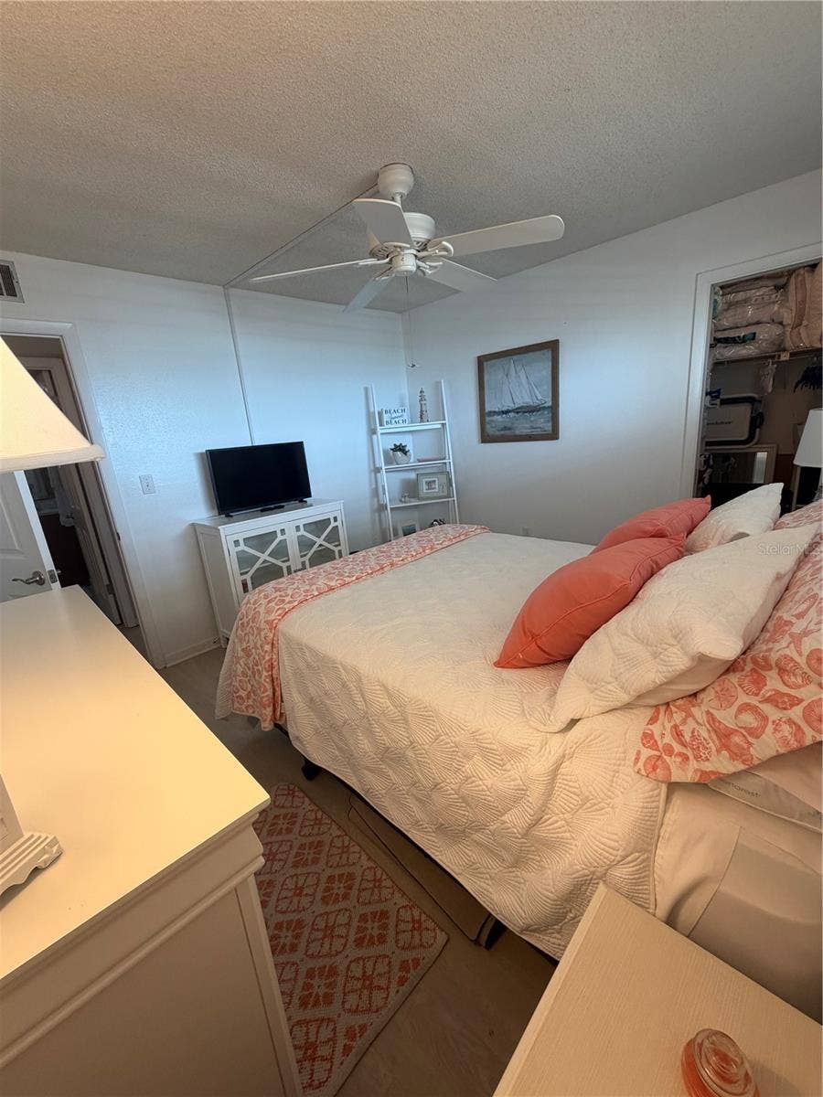 1270 GULF BOULEVARD, #707, Clearwater Beach, FL 33767 Guest bedroom
