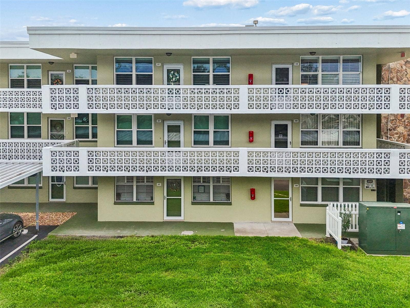 4885 1ST ST NE, #307, St Petersburg, FL 33703 4885 1ST ST NE, #307, St Petersburg, FL 33703