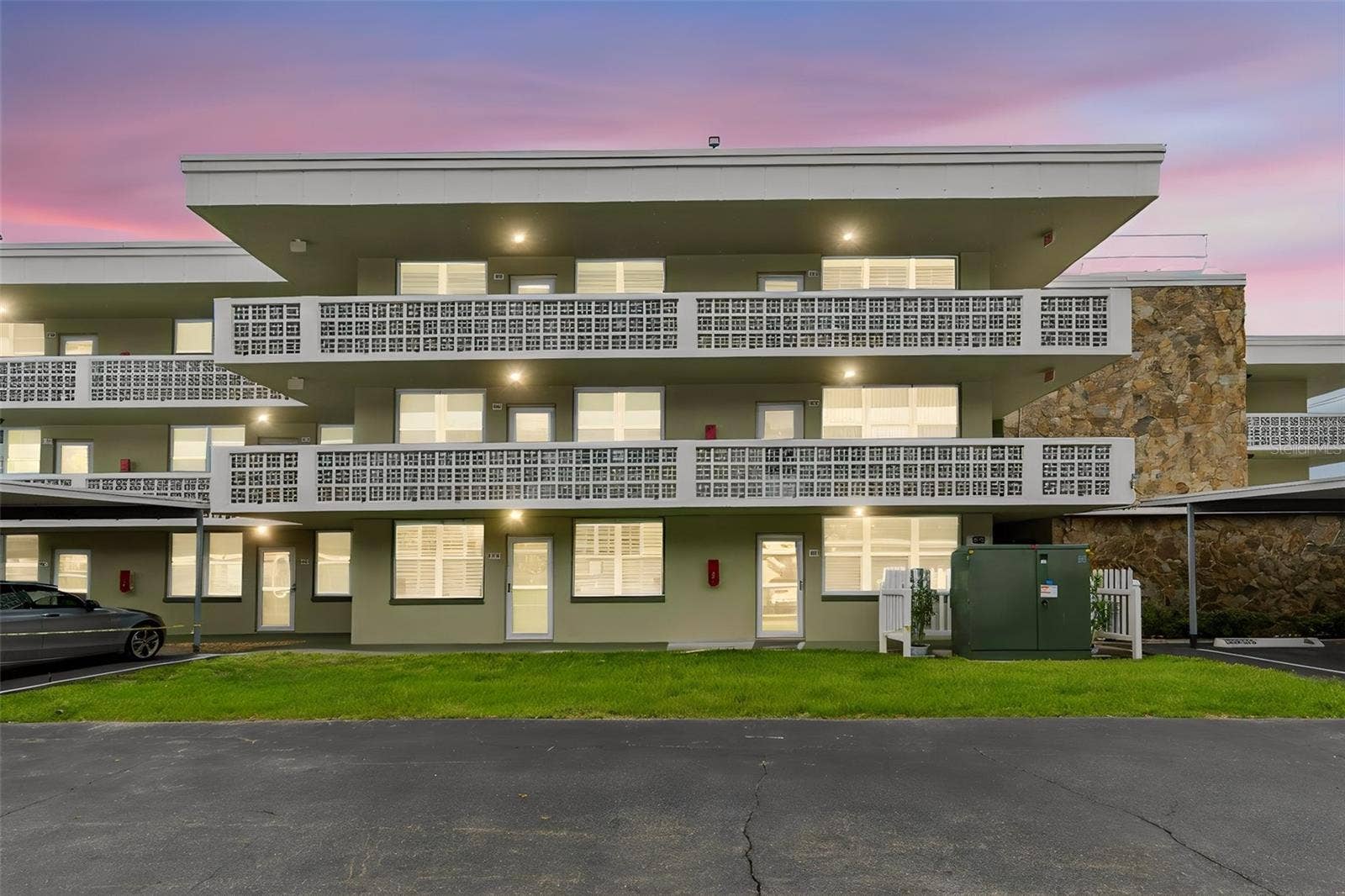 4885 1ST ST NE, #307, St Petersburg, FL 33703 4885 1ST ST NE, #307, St Petersburg, FL 33703