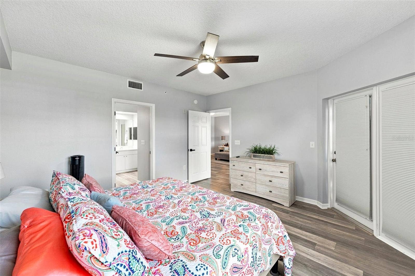 1200 COUNTRY CLUB DRIVE, #3105, Largo, FL 33771 1200 COUNTRY CLUB DRIVE, #3105, Largo, FL 33771