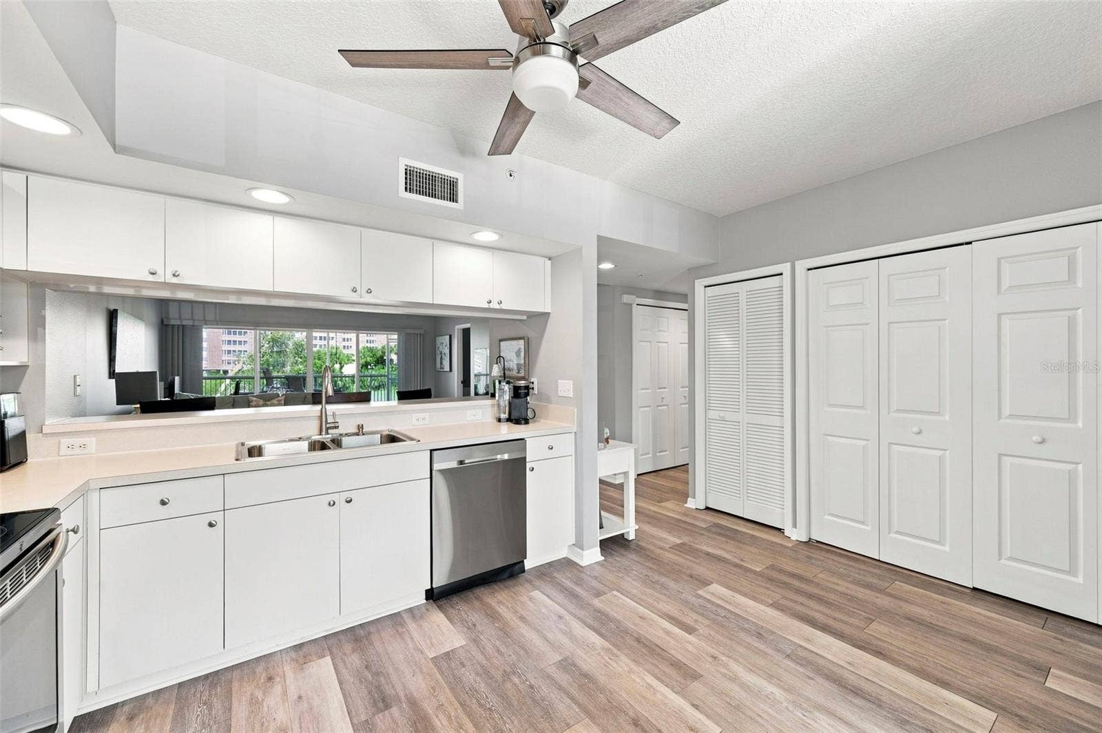 1200 COUNTRY CLUB DRIVE, #3105, Largo, FL 33771 1200 COUNTRY CLUB DRIVE, #3105, Largo, FL 33771