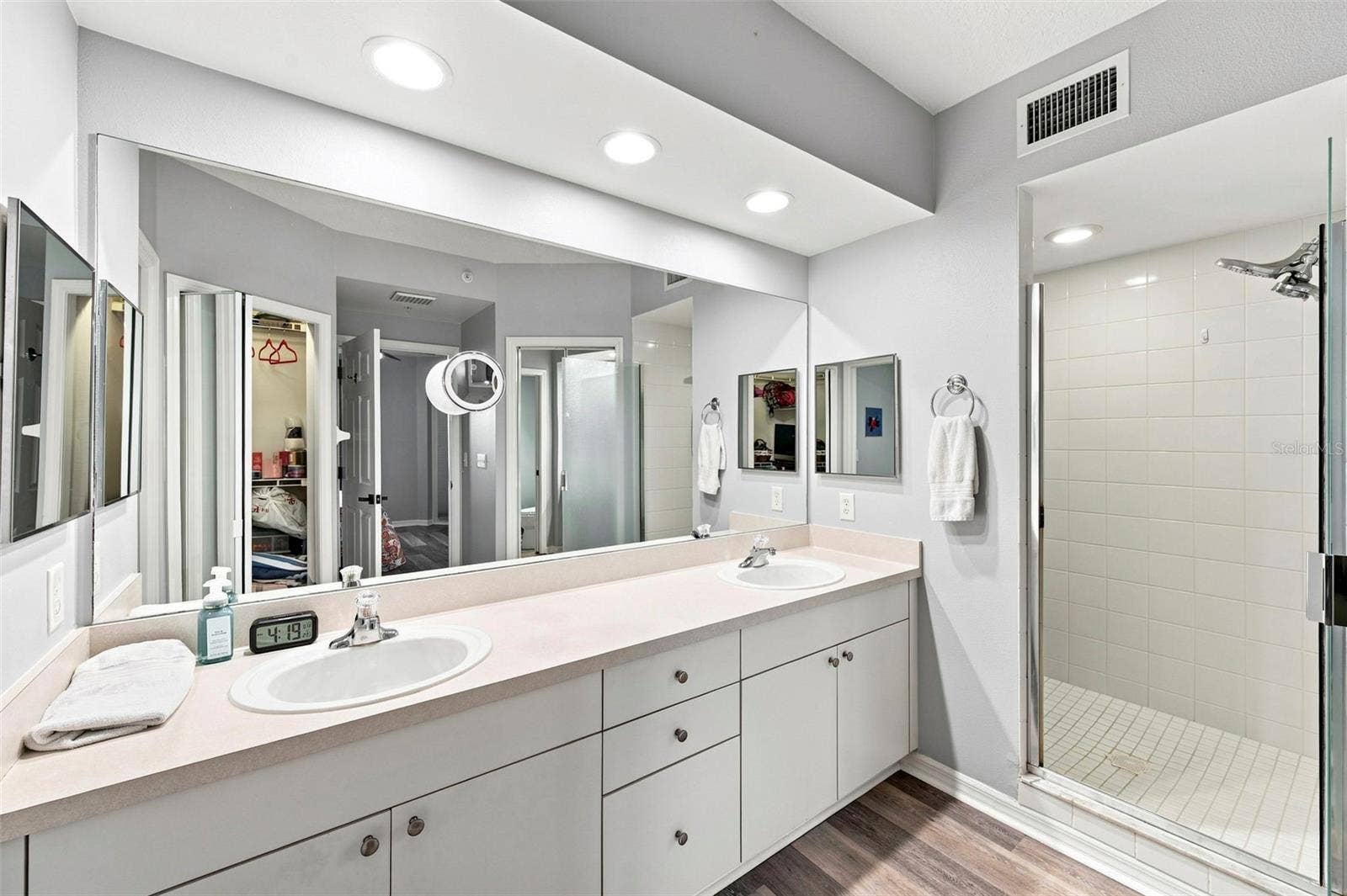 1200 COUNTRY CLUB DRIVE, #3105, Largo, FL 33771 1200 COUNTRY CLUB DRIVE, #3105, Largo, FL 33771