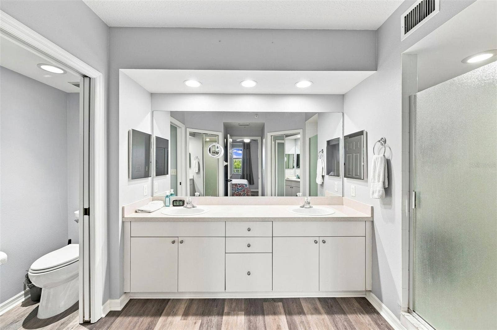 1200 COUNTRY CLUB DRIVE, #3105, Largo, FL 33771 1200 COUNTRY CLUB DRIVE, #3105, Largo, FL 33771