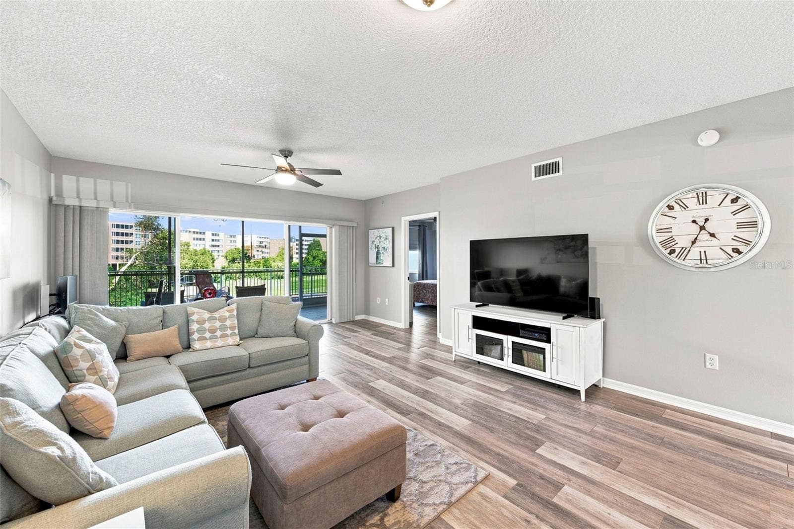1200 COUNTRY CLUB DRIVE, #3105, Largo, FL 33771 1200 COUNTRY CLUB DRIVE, #3105, Largo, FL 33771