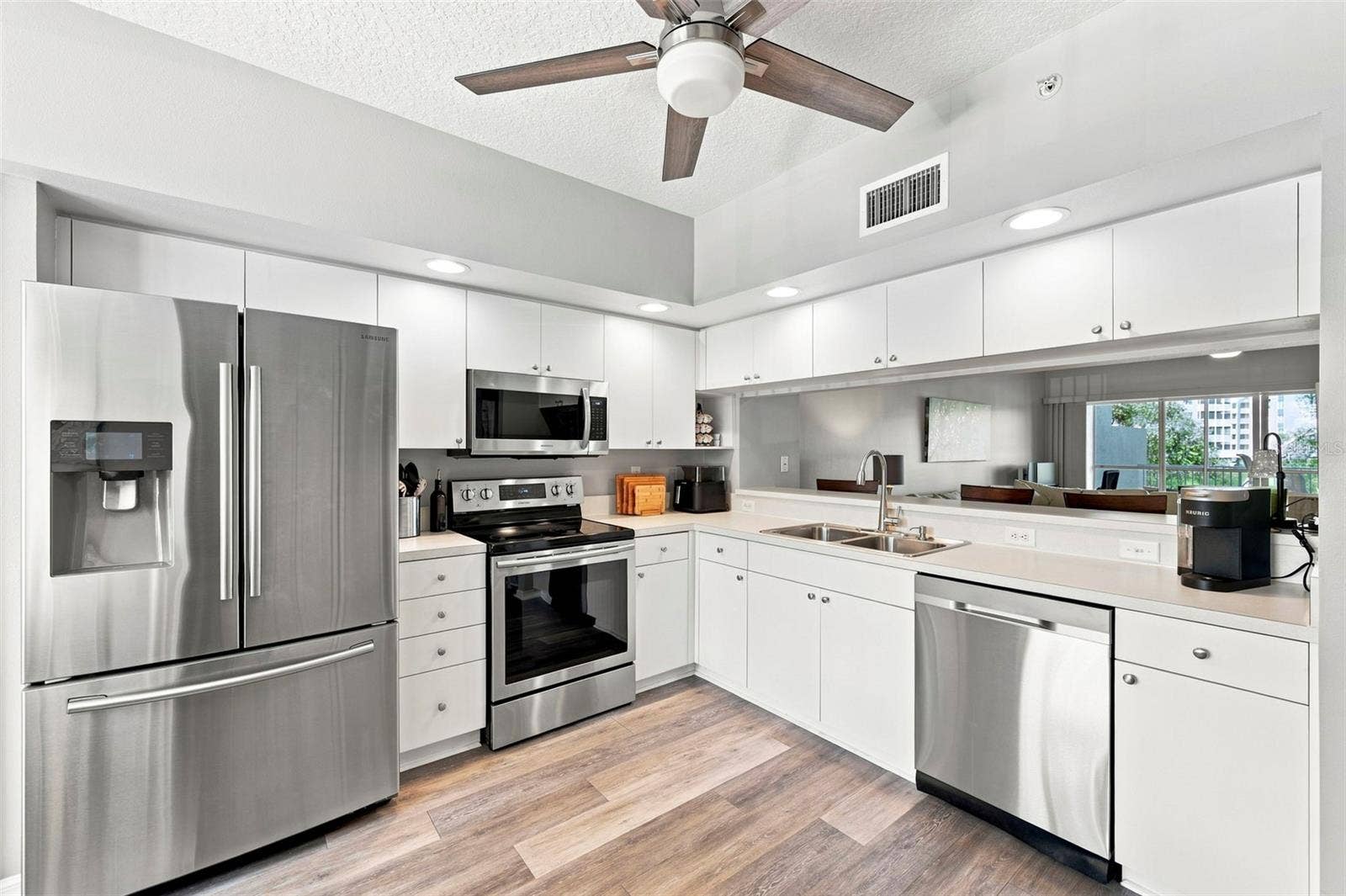1200 COUNTRY CLUB DRIVE, #3105, Largo, FL 33771 1200 COUNTRY CLUB DRIVE, #3105, Largo, FL 33771