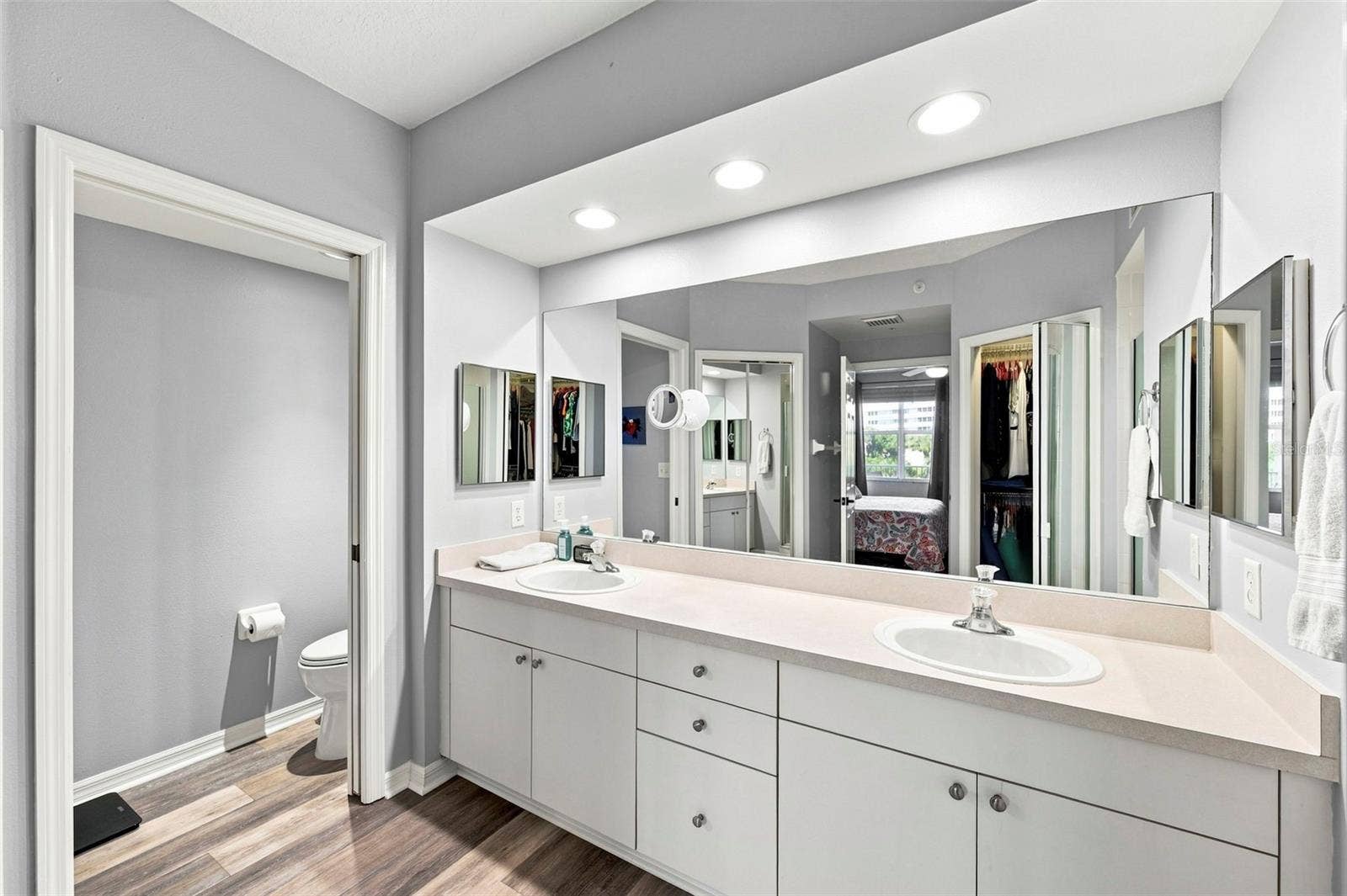1200 COUNTRY CLUB DRIVE, #3105, Largo, FL 33771 1200 COUNTRY CLUB DRIVE, #3105, Largo, FL 33771