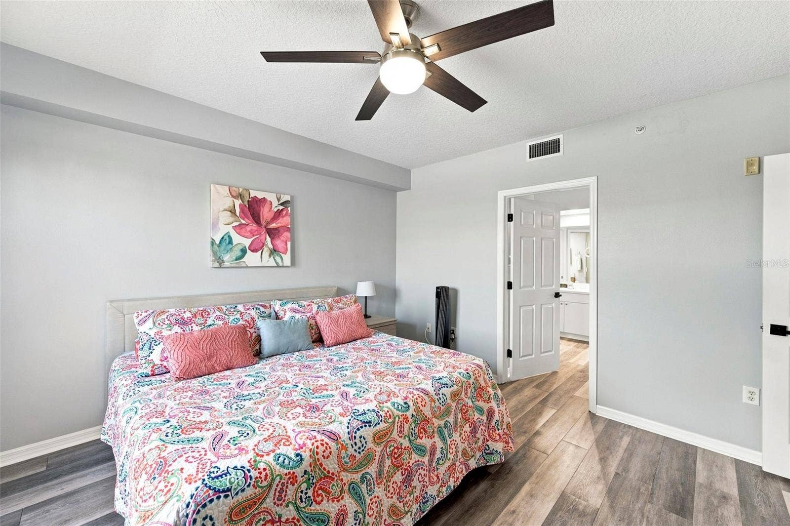 1200 COUNTRY CLUB DRIVE, #3105, Largo, FL 33771 1200 COUNTRY CLUB DRIVE, #3105, Largo, FL 33771