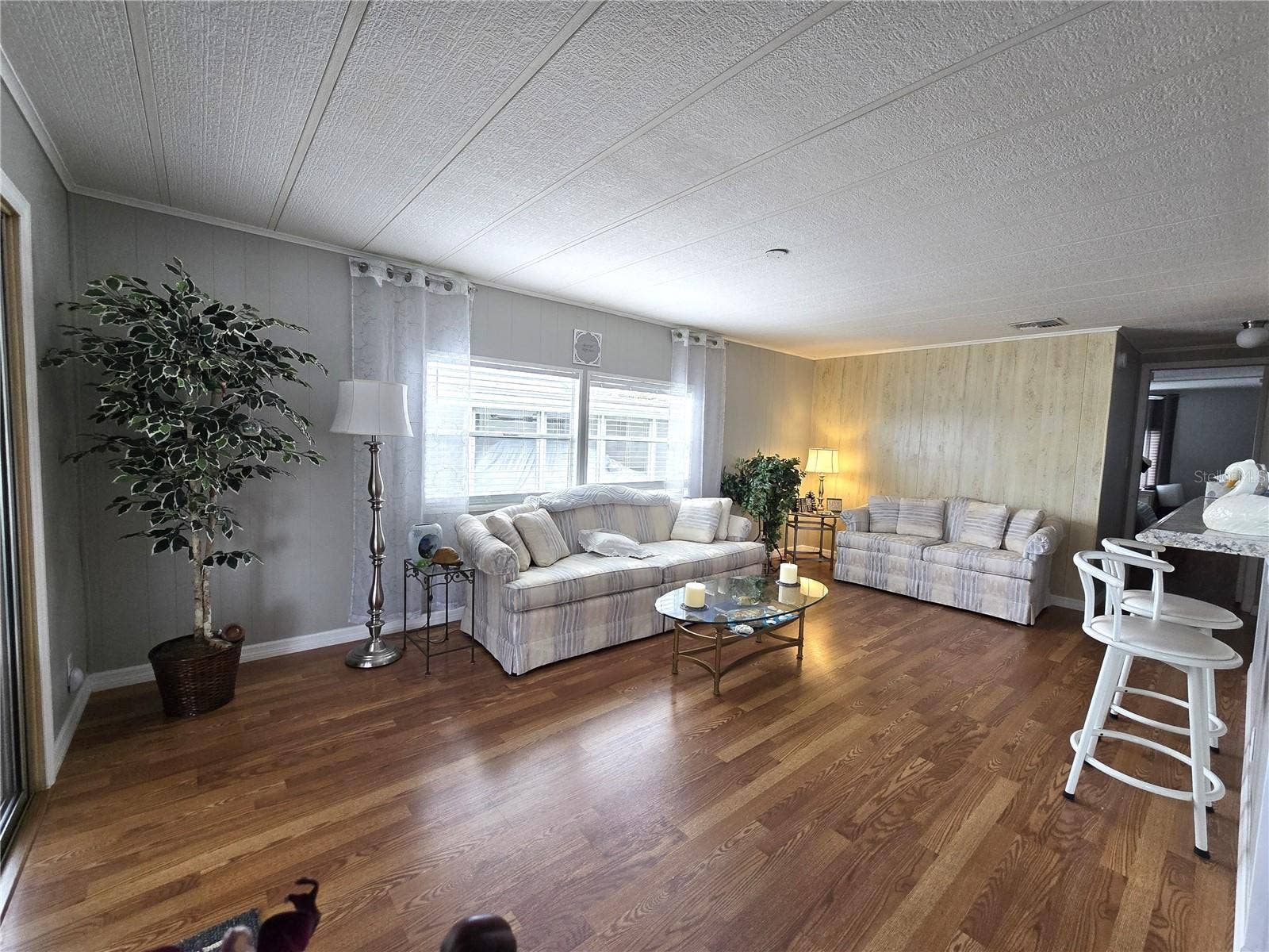 2122 WATERVIEW DRIVE, Holiday, FL 34691 Living room