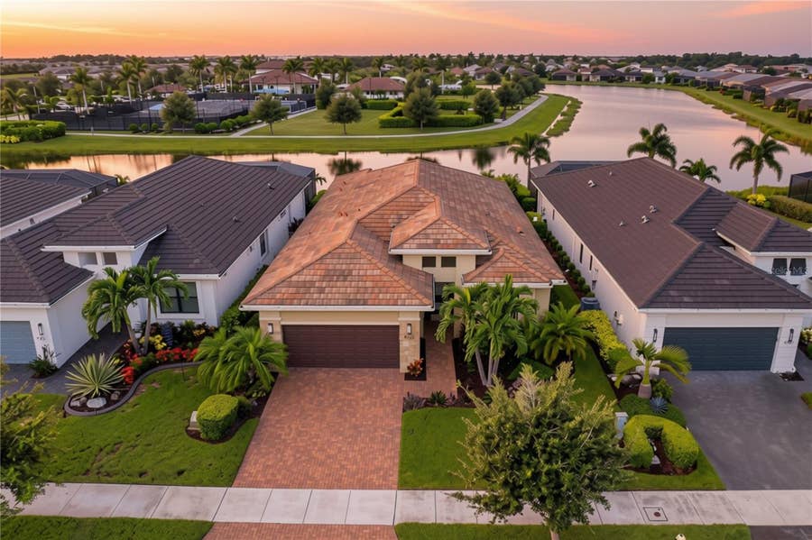 Property photo for 4925 SURFSIDE CIRCLE, Bradenton, FL