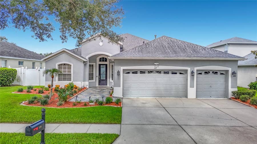 Property photo for 220 RONJA LANE, Valrico, FL