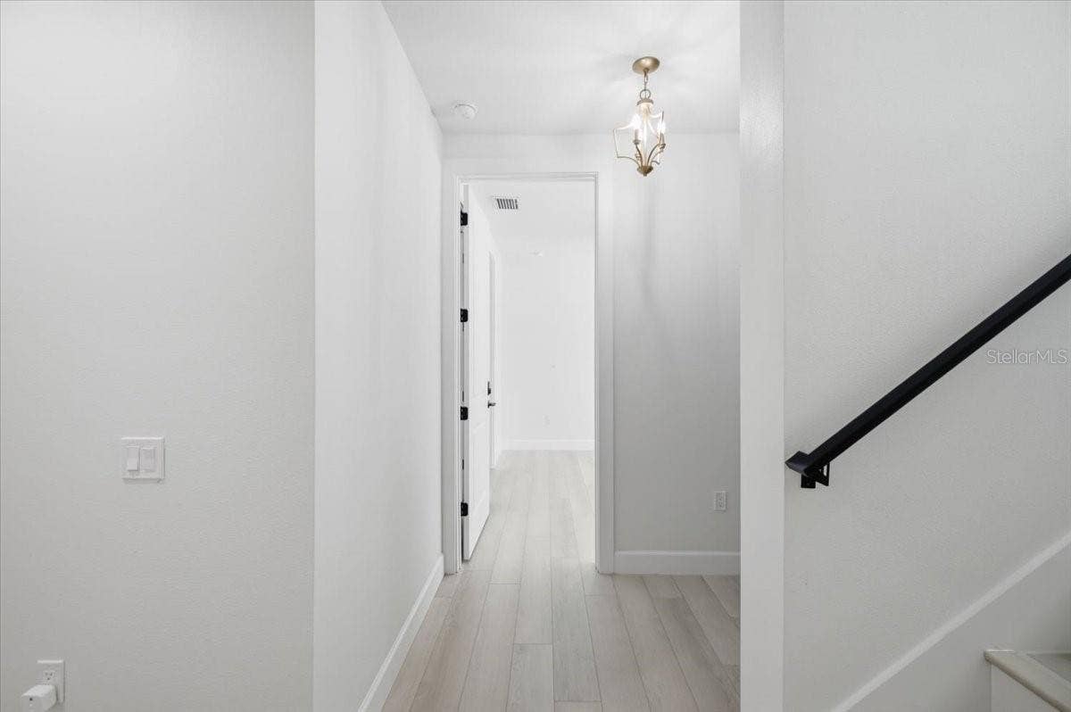 4917 N NEBRASKA AVENUE, Tampa, FL 33603 First floor hall