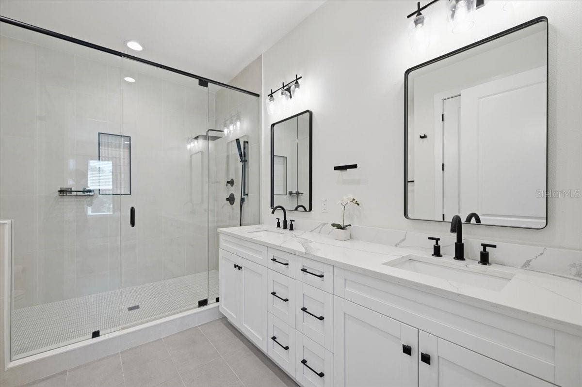 4917 N NEBRASKA AVENUE, Tampa, FL 33603 Primary Bathroom