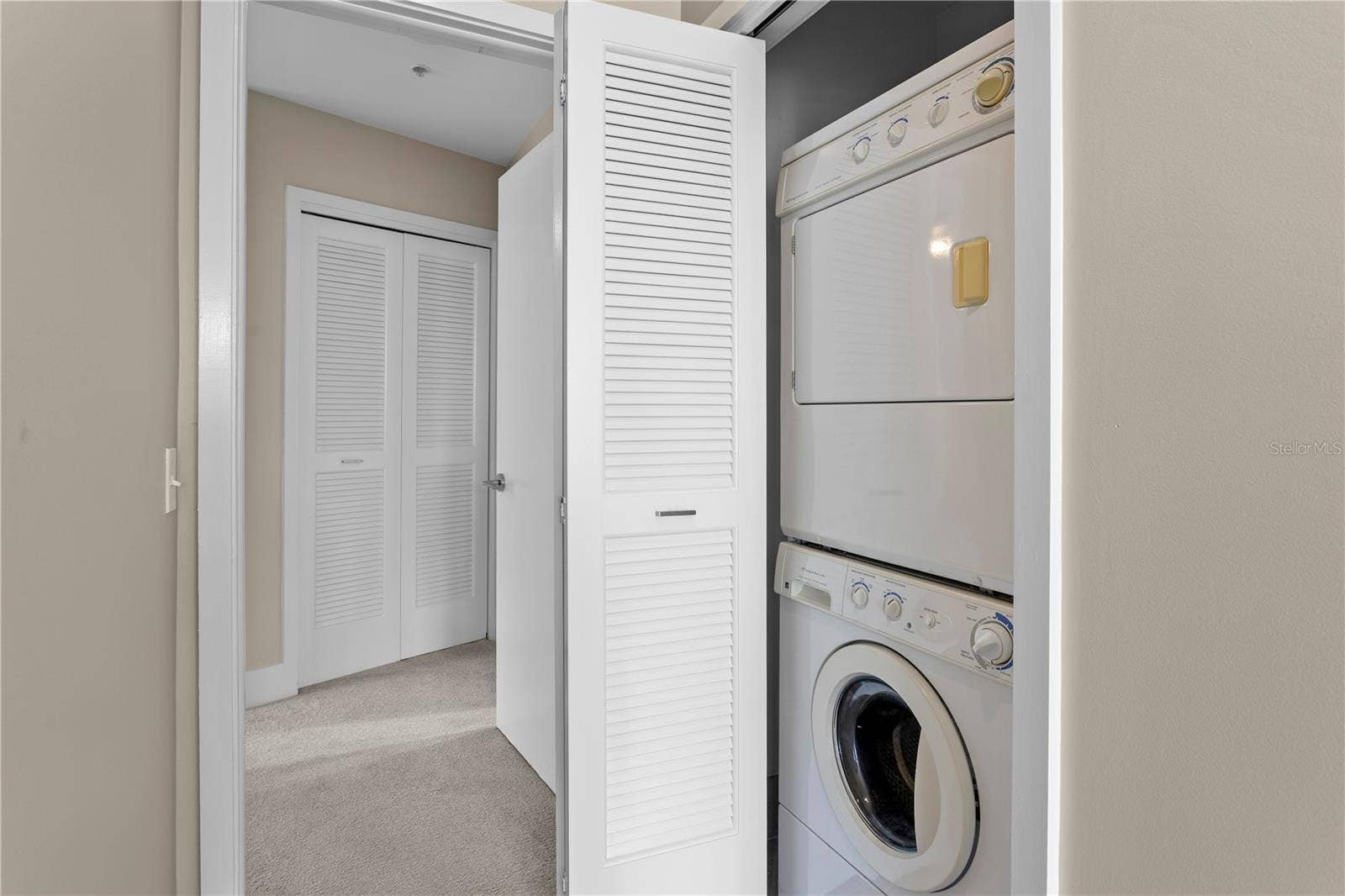 175 1ST STREET S, #303, St Petersburg, FL 33701 in unit laundry