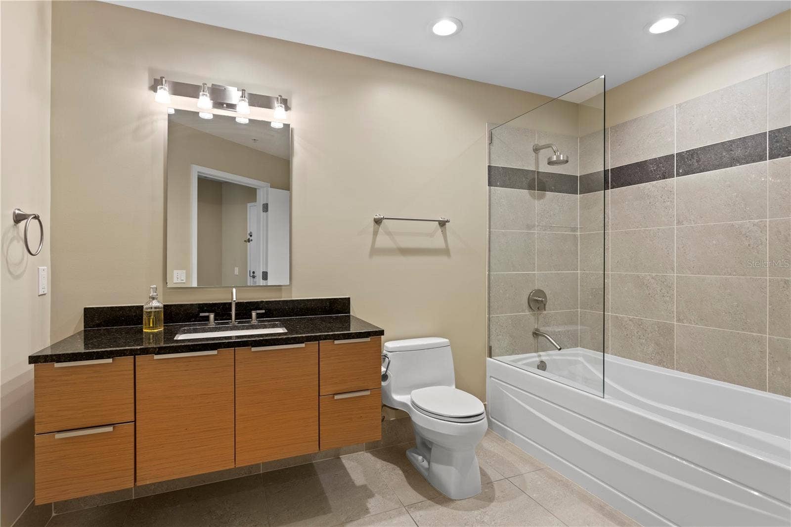 175 1ST STREET S, #303, St Petersburg, FL 33701 175 1ST STREET S, #303, St Petersburg, FL 33701