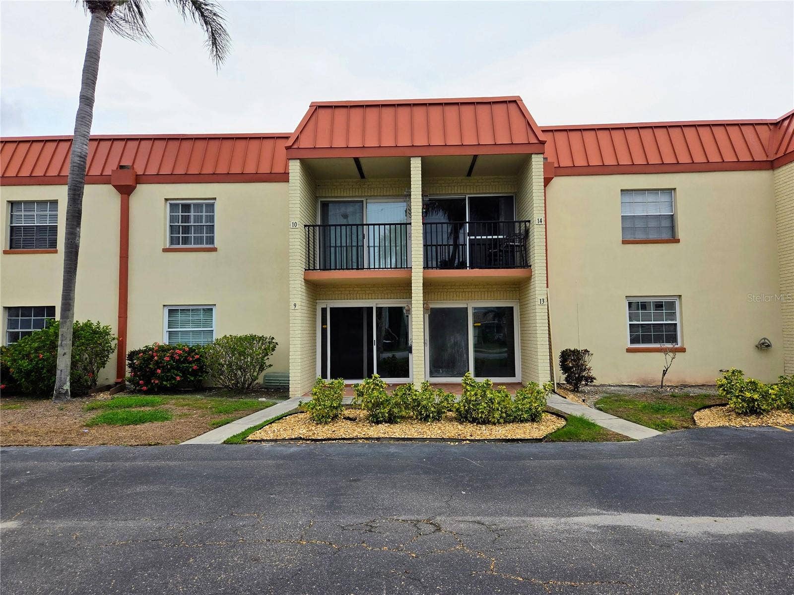10365 PARADISE BOULEVARD, #13, Treasure Island, FL 33706 Treasure Island Villas