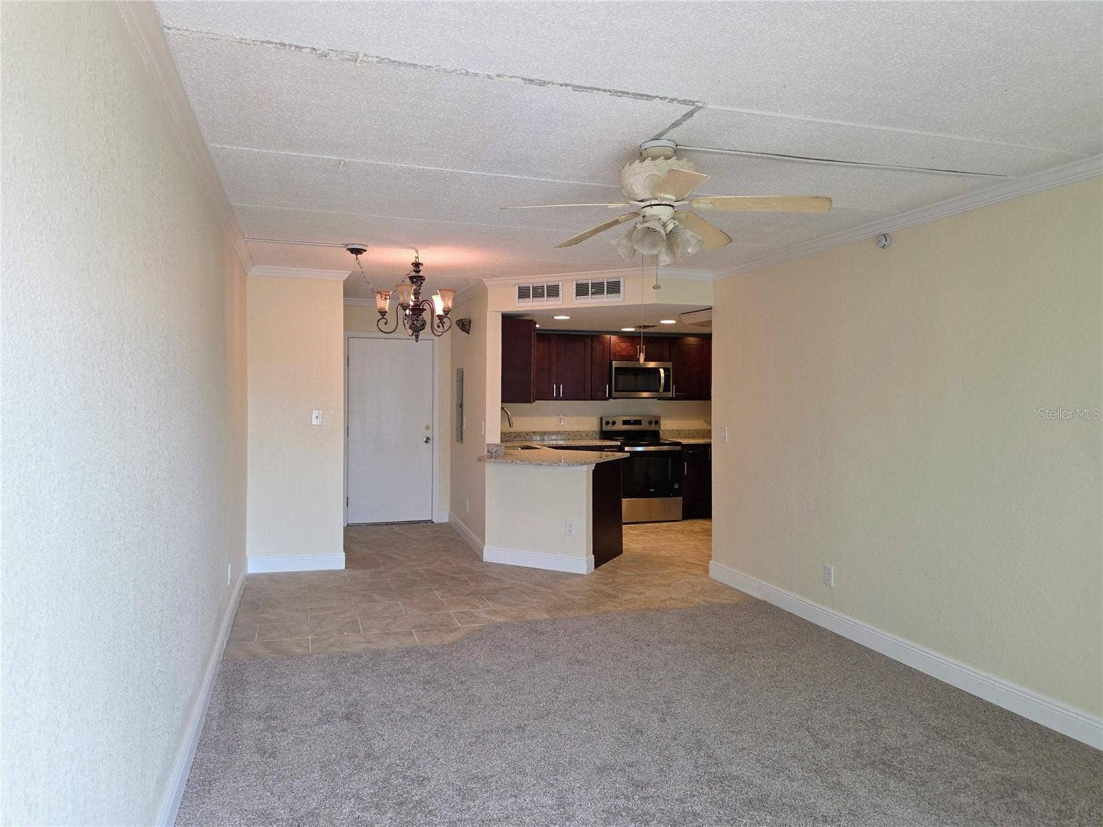 10365 PARADISE BOULEVARD, #13, Treasure Island, FL 33706 Great Room