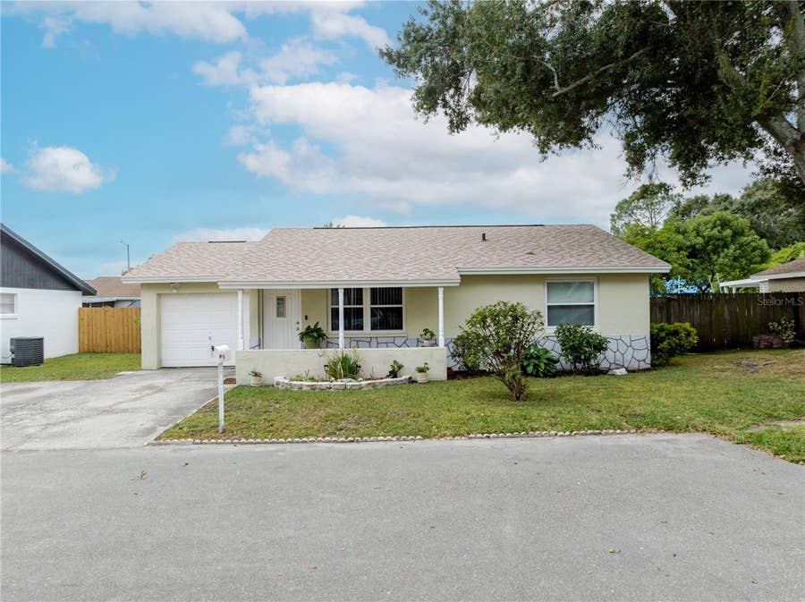 Property photo for 10118 HUNTERS POINT COURT, Tampa, FL