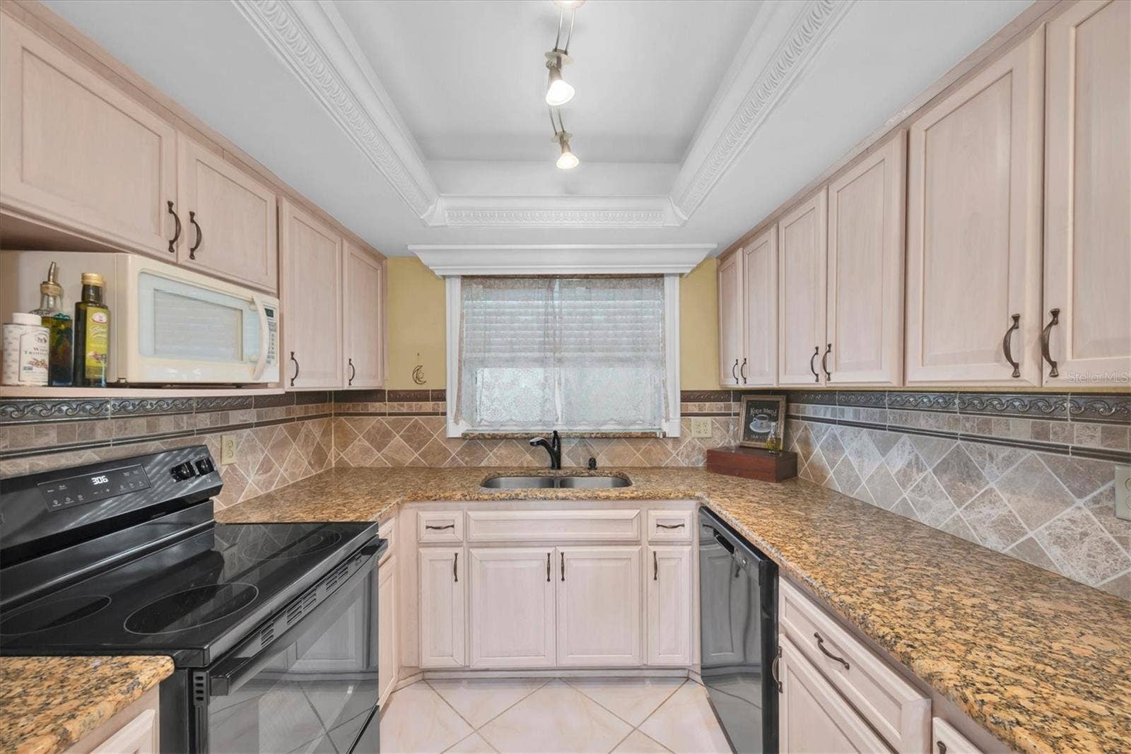 6363 GULF WINDS DRIVE, #233, St Petersburg, FL 33706 6363 GULF WINDS DRIVE, #233, St Petersburg, FL 33706