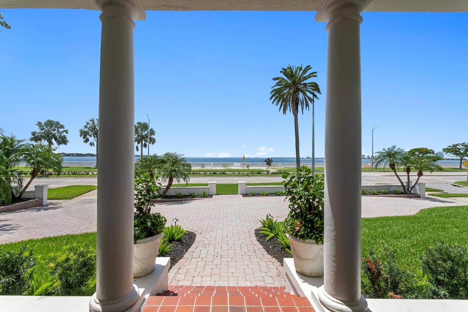 907 BAYSHORE BOULEVARD, Tampa, FL 33606 907 BAYSHORE BOULEVARD, Tampa, FL 33606