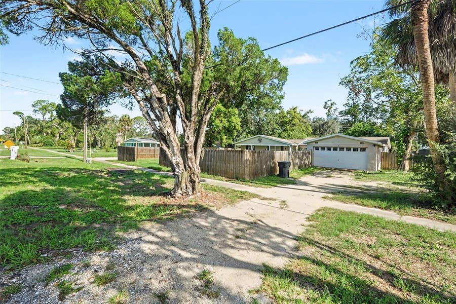 Property photo for 805 W COLLEGE AVENUE, Ruskin, FL