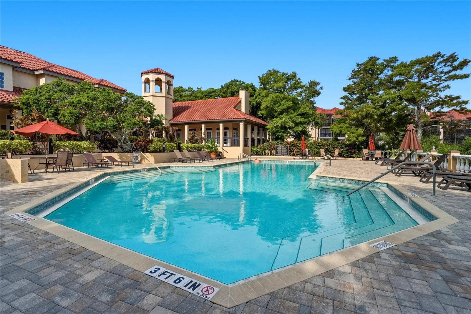2400 FEATHER SOUND DRIVE, #427, Clearwater, FL 33762 Heated Pool