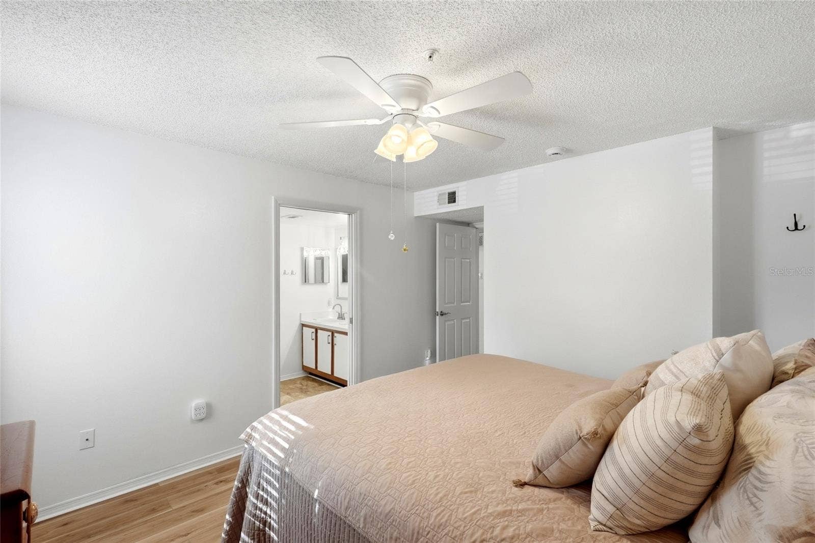 2400 FEATHER SOUND DRIVE, #427, Clearwater, FL 33762 2400 FEATHER SOUND DRIVE, #427, Clearwater, FL 33762