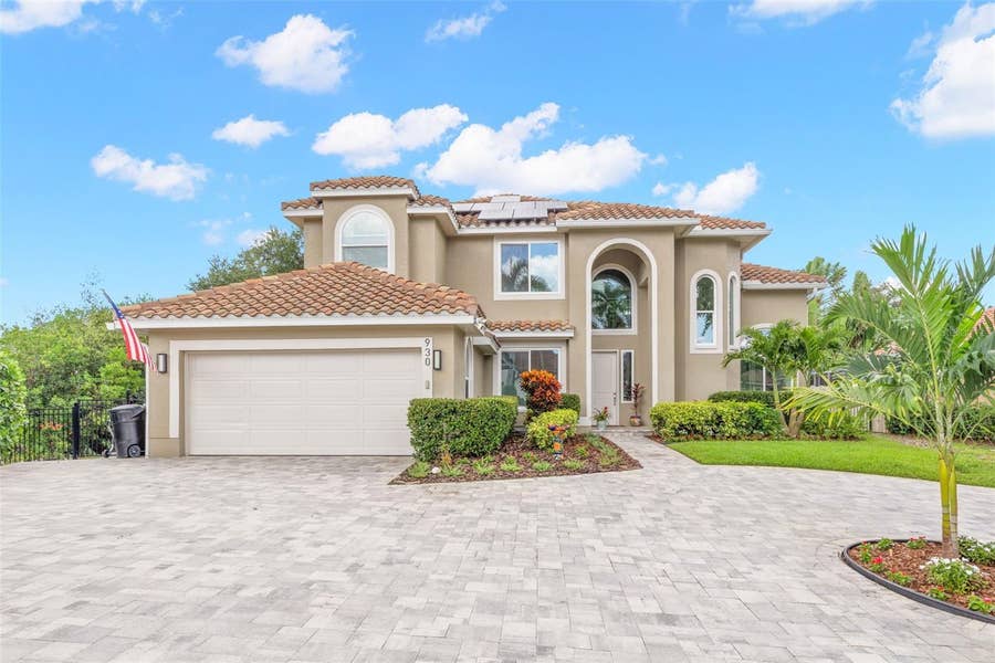 Property photo for 930 SOUTHERN PINE COURT NE, St Petersburg, FL