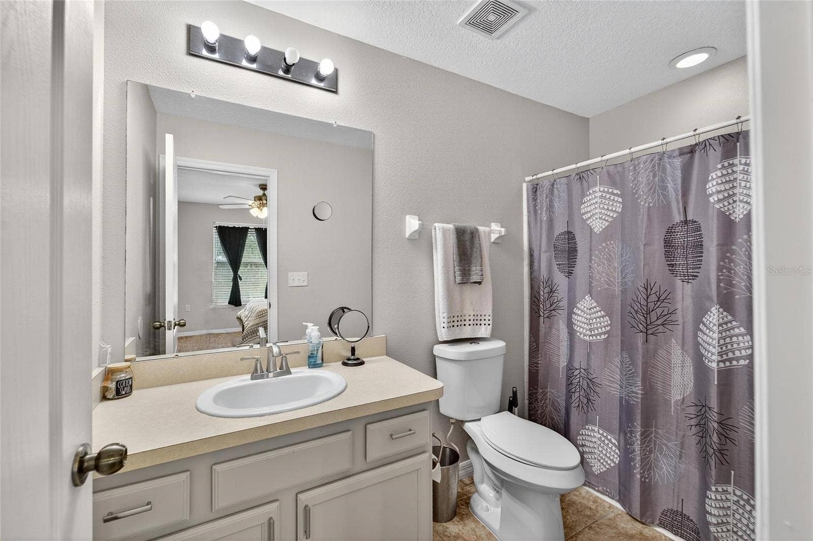 2052 GREENWOOD VALLEY DRIVE, Plant City, FL 33563 2052 GREENWOOD VALLEY DRIVE, Plant City, FL 33563