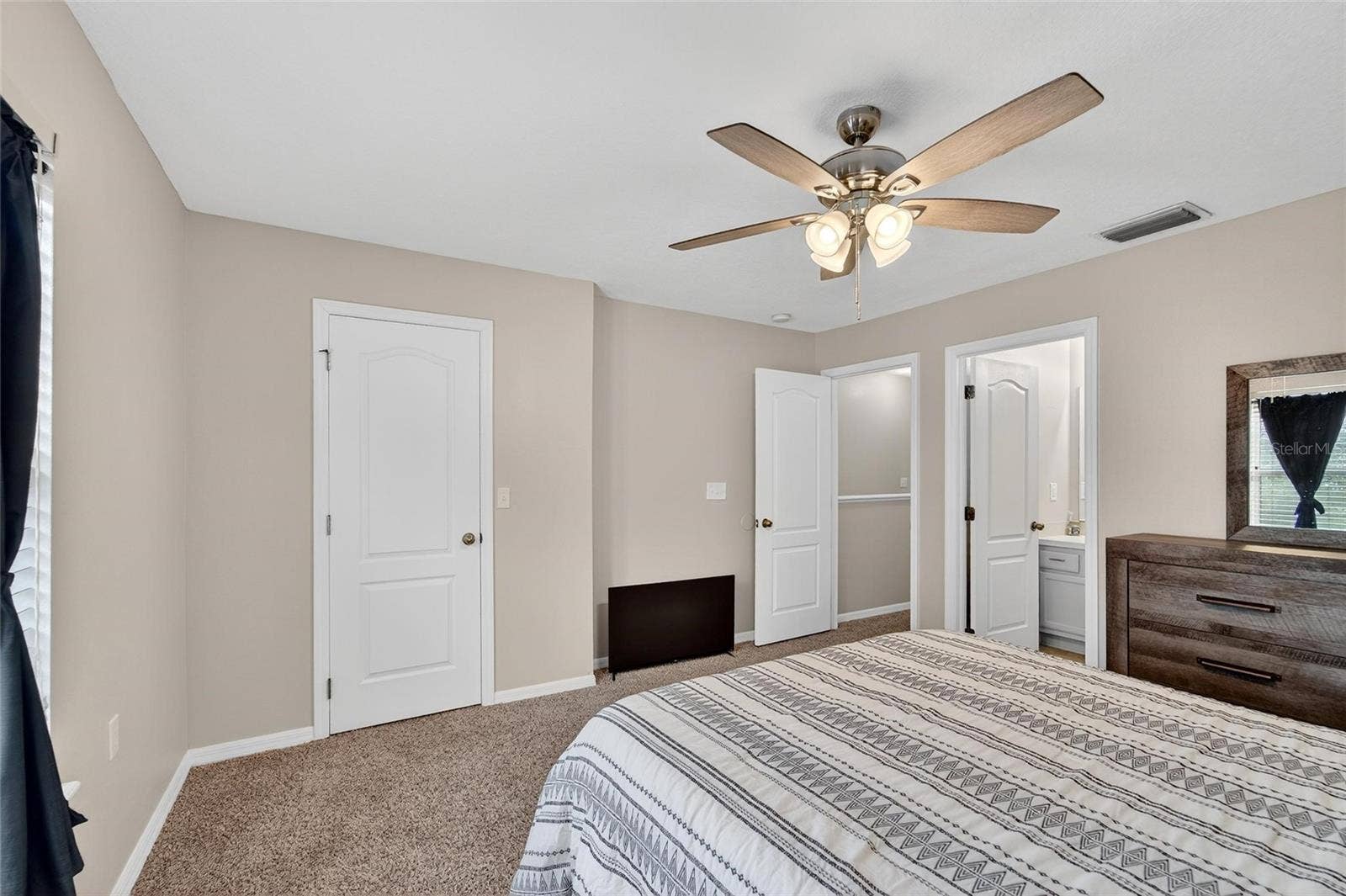2052 GREENWOOD VALLEY DRIVE, Plant City, FL 33563 2052 GREENWOOD VALLEY DRIVE, Plant City, FL 33563
